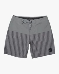 RVCA MEN'S CURREN TRUNK (EX) -Boldman Clothing Shop m1031rct rvca2Cf seq frt1 55426.1694015589
